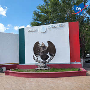Eagle & snake sculpture | Nuevo Progreso